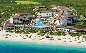Secrets Playa Mujeres Golf & Spa Resort Cancun